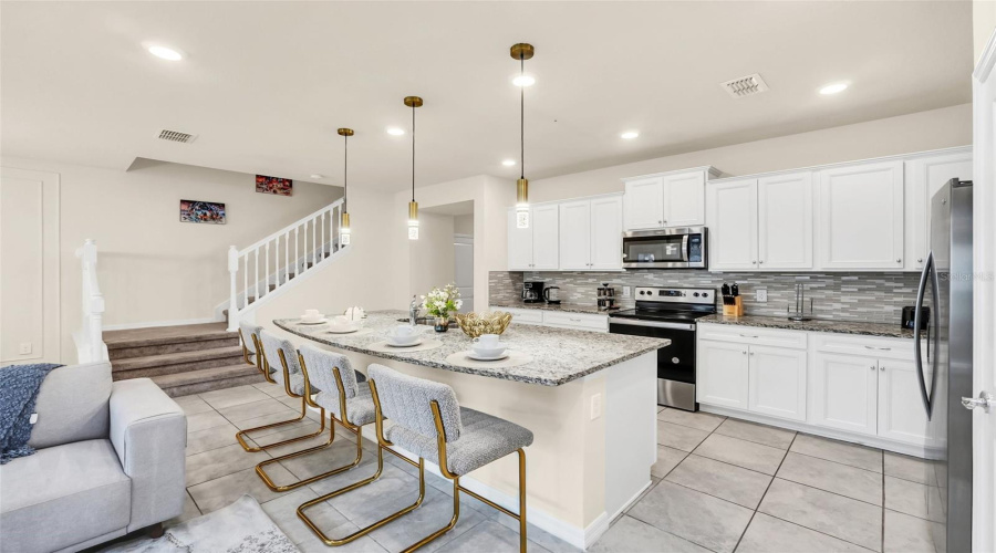 DAVENPORT, Florida 33897, 5 Bedrooms Bedrooms, ,4 BathroomsBathrooms,Residential,For Sale,PARADISE,0,MFRO6391388