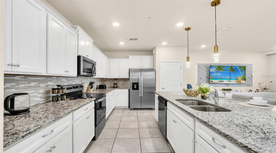 DAVENPORT, Florida 33897, 5 Bedrooms Bedrooms, ,4 BathroomsBathrooms,Residential,For Sale,PARADISE,0,MFRO6391388