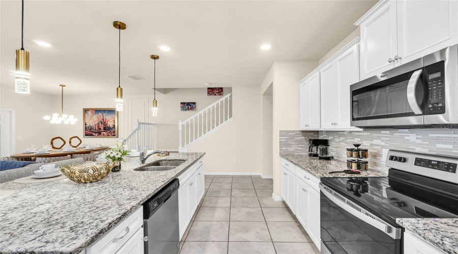 DAVENPORT, Florida 33897, 5 Bedrooms Bedrooms, ,4 BathroomsBathrooms,Residential,For Sale,PARADISE,0,MFRO6391388