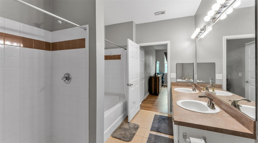 DAVENPORT, Florida 33896, 2 Bedrooms Bedrooms, ,2 BathroomsBathrooms,Residential,For Sale,TERRACE RIDGE,0,MFRL4960049