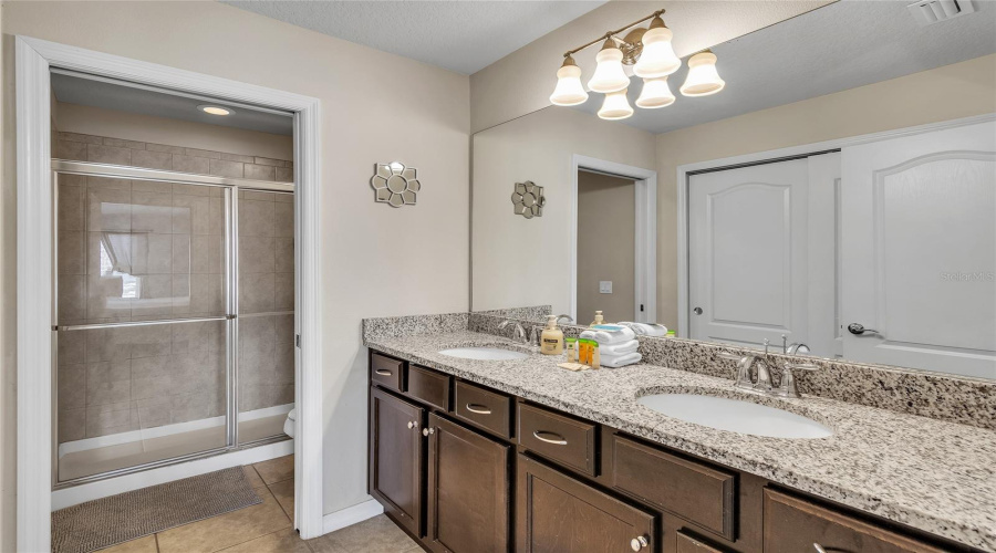 KISSIMMEE, Florida 34747, 5 Bedrooms Bedrooms, ,4 BathroomsBathrooms,Residential,For Sale,RHODES STREET,0,MFRO6390097