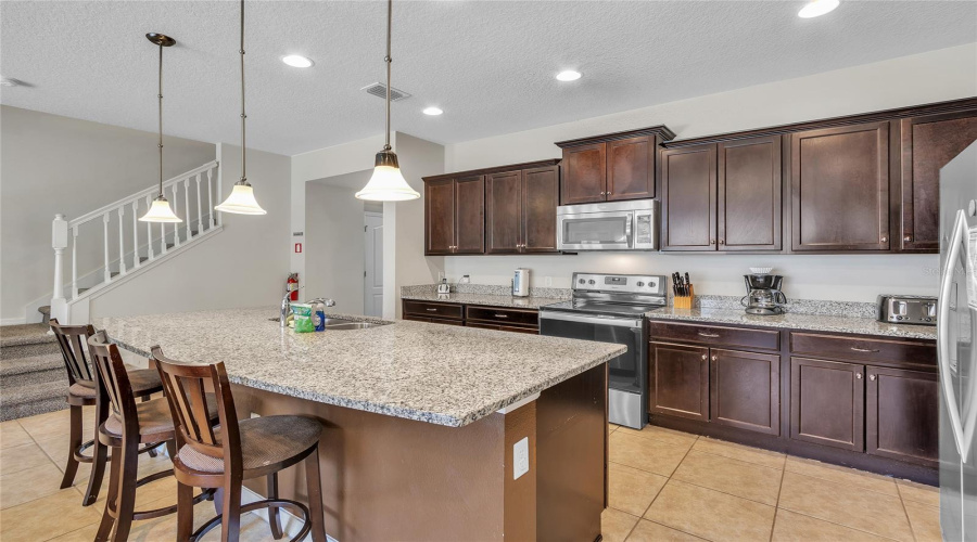 KISSIMMEE, Florida 34747, 5 Bedrooms Bedrooms, ,4 BathroomsBathrooms,Residential,For Sale,RHODES STREET,0,MFRO6390097