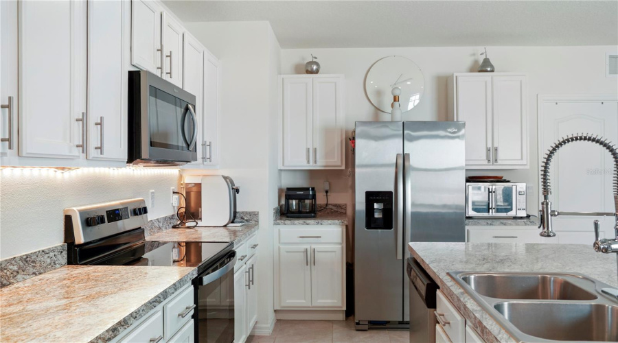 DAVENPORT, Florida 33837, 3 Bedrooms Bedrooms, ,2 BathroomsBathrooms,Residential,For Sale,HOLODAK,0,MFRS5136884