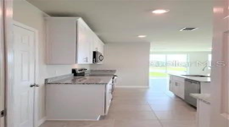 DAVENPORT, Florida 33897, 4 Bedrooms Bedrooms, ,2 BathroomsBathrooms,Residential,For Sale,BELLA VISTA,0,MFRTB8486796