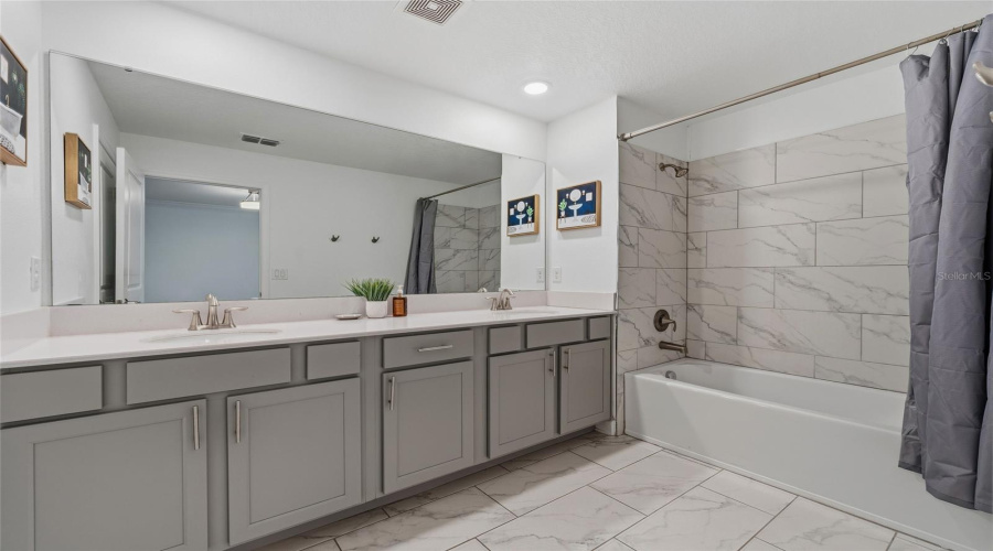 DAVENPORT, Florida 33896, 5 Bedrooms Bedrooms, ,4 BathroomsBathrooms,Residential,For Sale,LEADER,0,MFRS5143579