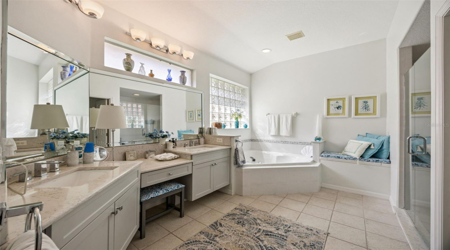 ORLANDO, Florida 32836, 4 Bedrooms Bedrooms, ,3 BathroomsBathrooms,Residential,For Sale,PHILLIPS GROVE,0,MFRO6390588