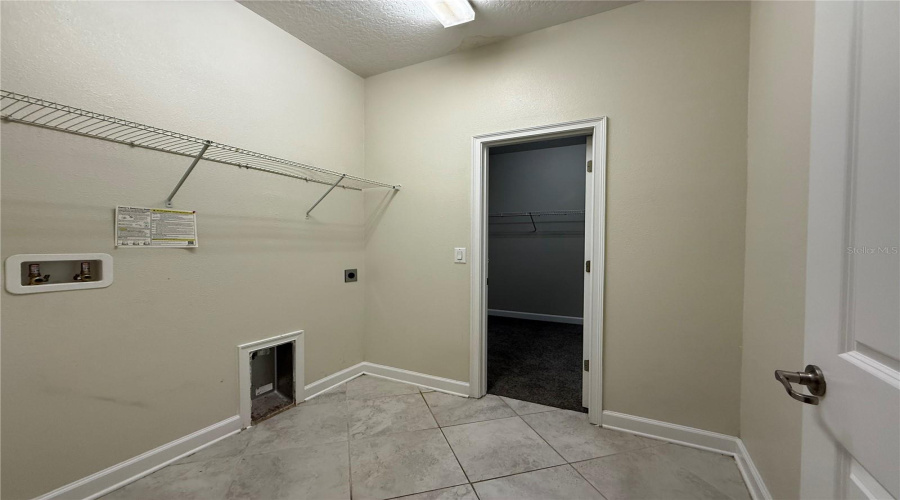 DAVENPORT, Florida 33896, 3 Bedrooms Bedrooms, ,2 BathroomsBathrooms,Residential,For Sale,BUNKER,0,MFRTB8427051