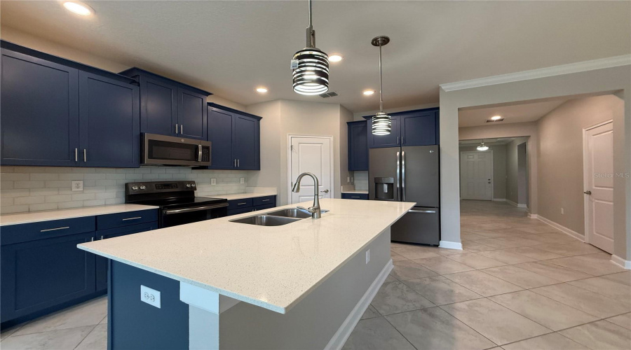 DAVENPORT, Florida 33896, 3 Bedrooms Bedrooms, ,2 BathroomsBathrooms,Residential,For Sale,BUNKER,0,MFRTB8427051