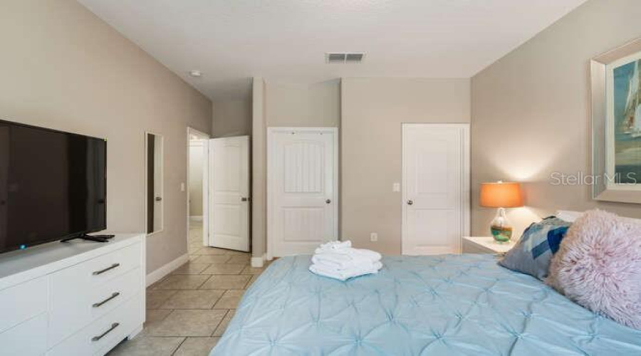 DAVENPORT, Florida 33837, 6 Bedrooms Bedrooms, ,4 BathroomsBathrooms,Residential,For Sale,ACORN,0,MFRO6340733