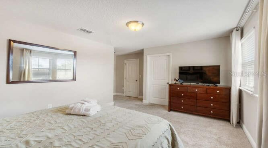 DAVENPORT, Florida 33837, 6 Bedrooms Bedrooms, ,4 BathroomsBathrooms,Residential,For Sale,ACORN,0,MFRO6340733