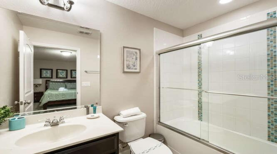 DAVENPORT, Florida 33837, 6 Bedrooms Bedrooms, ,4 BathroomsBathrooms,Residential,For Sale,ACORN,0,MFRO6340733