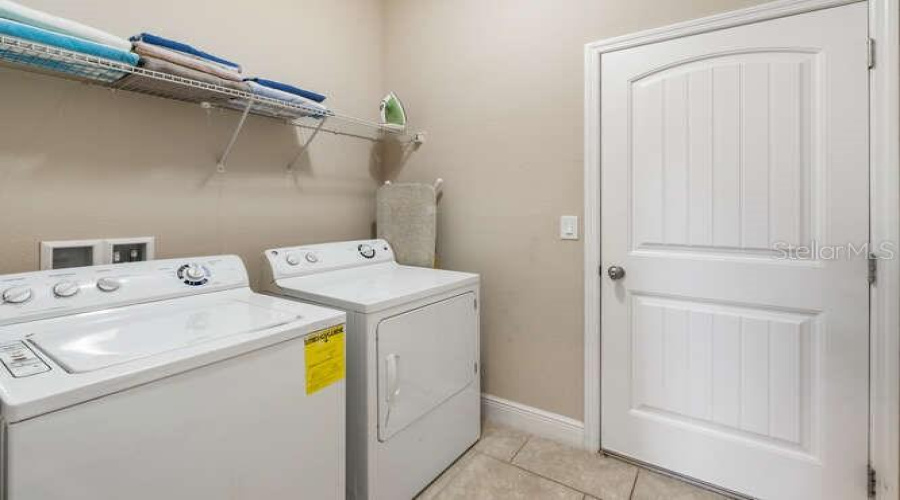 DAVENPORT, Florida 33837, 6 Bedrooms Bedrooms, ,4 BathroomsBathrooms,Residential,For Sale,ACORN,0,MFRO6340733