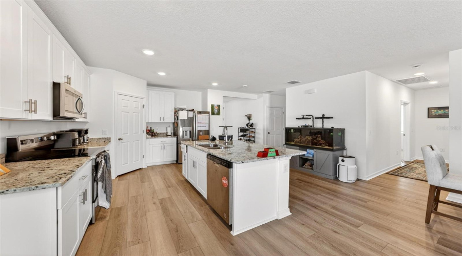 DAVENPORT, Florida 33837, 3 Bedrooms Bedrooms, ,2 BathroomsBathrooms,Residential,For Sale,MOOSE TRAIL,0,MFRO6391957