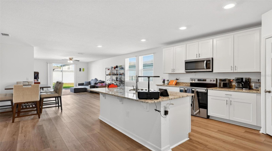 DAVENPORT, Florida 33837, 3 Bedrooms Bedrooms, ,2 BathroomsBathrooms,Residential,For Sale,MOOSE TRAIL,0,MFRO6391957