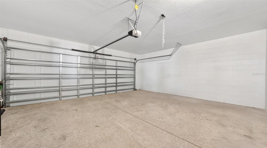 DAVENPORT, Florida 33837, 3 Bedrooms Bedrooms, ,2 BathroomsBathrooms,Residential,For Sale,MOOSE TRAIL,0,MFRO6391957