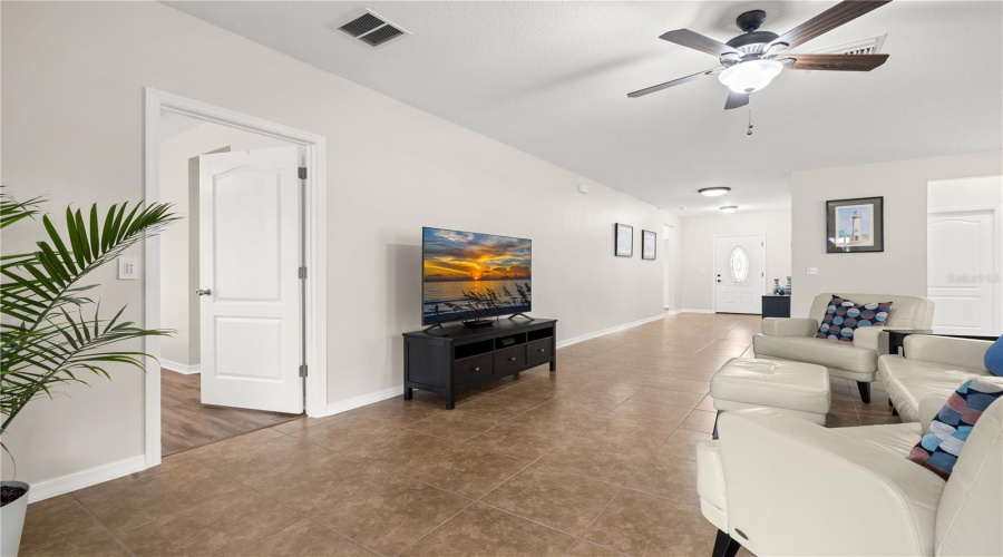 DAVENPORT, Florida 33896, 3 Bedrooms Bedrooms, ,2 BathroomsBathrooms,Residential,For Sale,SERENO,0,MFRS5145982