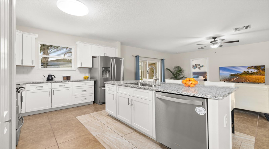 DAVENPORT, Florida 33896, 3 Bedrooms Bedrooms, ,2 BathroomsBathrooms,Residential,For Sale,SERENO,0,MFRS5145982