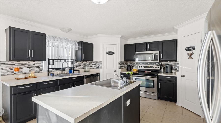 DAVENPORT, Florida 33837, 4 Bedrooms Bedrooms, ,2 BathroomsBathrooms,Residential,For Sale,LOBELIA,0,MFRS5138411