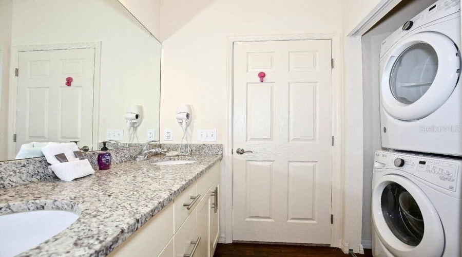 KISSIMMEE, Florida 34747, 3 Bedrooms Bedrooms, ,2 BathroomsBathrooms,Residential,For Sale,SHINE,0,MFRO6339517