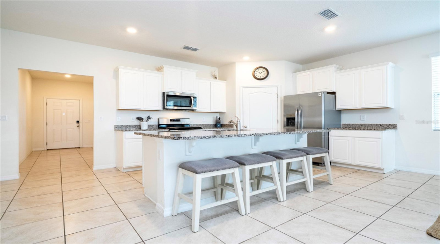 DAVENPORT, Florida 33837, 6 Bedrooms Bedrooms, ,5 BathroomsBathrooms,Residential,For Sale,OAKMOSS,0,MFRO6387863