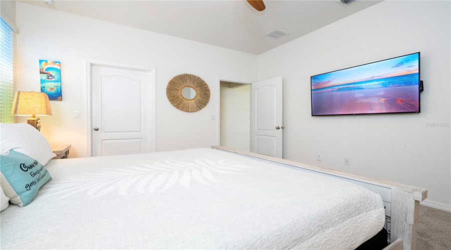 DAVENPORT, Florida 33837, 6 Bedrooms Bedrooms, ,5 BathroomsBathrooms,Residential,For Sale,OAKMOSS,0,MFRO6387863