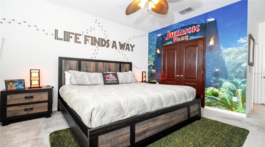 DAVENPORT, Florida 33837, 6 Bedrooms Bedrooms, ,5 BathroomsBathrooms,Residential,For Sale,OAKMOSS,0,MFRO6387863