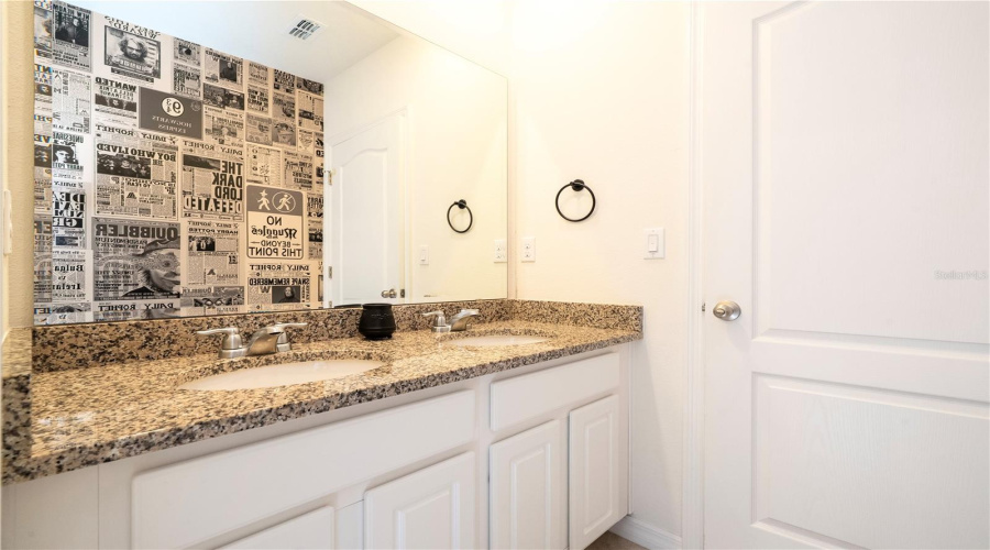 DAVENPORT, Florida 33837, 6 Bedrooms Bedrooms, ,5 BathroomsBathrooms,Residential,For Sale,OAKMOSS,0,MFRO6387863