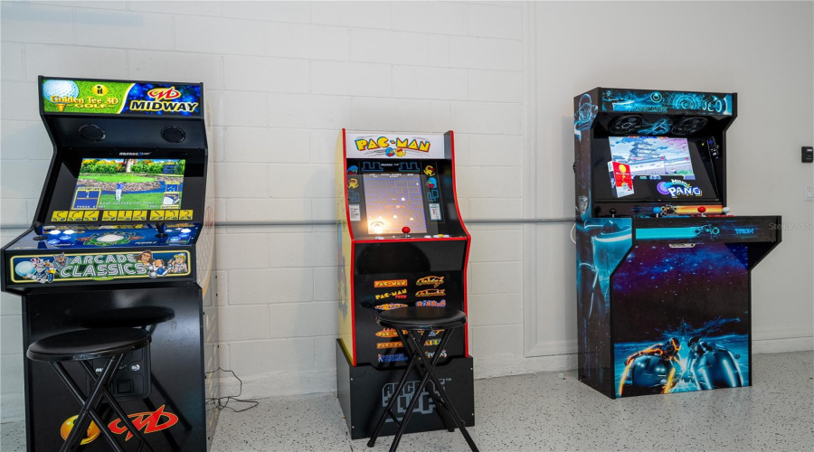 DAVENPORT, Florida 33837, 6 Bedrooms Bedrooms, ,5 BathroomsBathrooms,Residential,For Sale,OAKMOSS,0,MFRO6387863