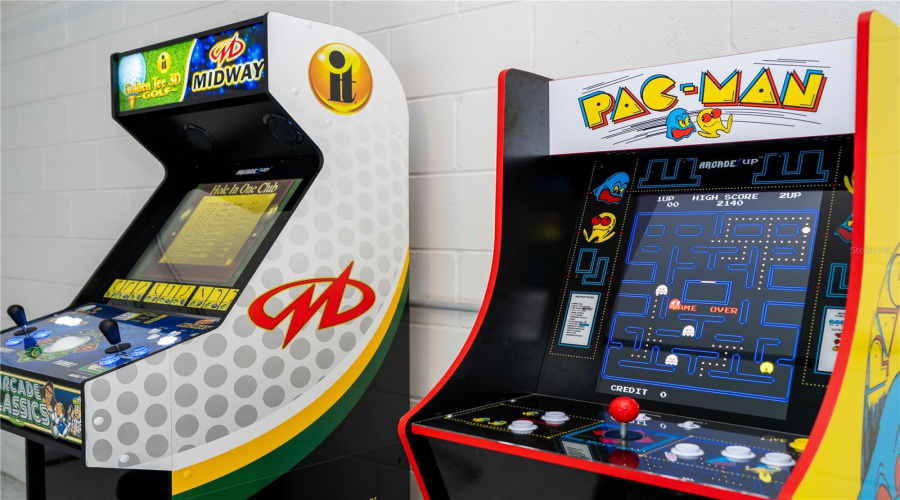 DAVENPORT, Florida 33837, 6 Bedrooms Bedrooms, ,5 BathroomsBathrooms,Residential,For Sale,OAKMOSS,0,MFRO6387863