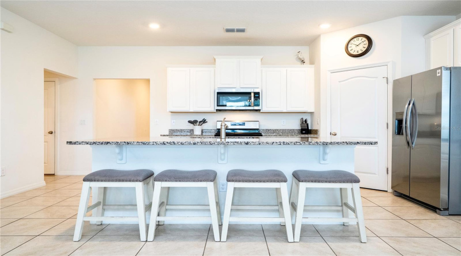 Kitchen with spacious Island