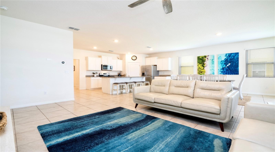 DAVENPORT, Florida 33837, 6 Bedrooms Bedrooms, ,5 BathroomsBathrooms,Residential,For Sale,OAKMOSS,0,MFRO6387863