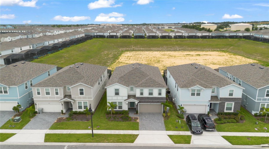 DAVENPORT, Florida 33897, 10 Bedrooms Bedrooms, ,8 BathroomsBathrooms,Residential,For Sale,LANA AVENUE,0,MFRO6290305