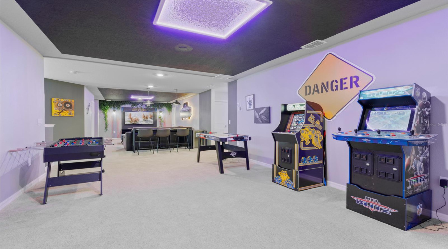 DAVENPORT, Florida 33897, 10 Bedrooms Bedrooms, ,8 BathroomsBathrooms,Residential,For Sale,LANA AVENUE,0,MFRO6290305