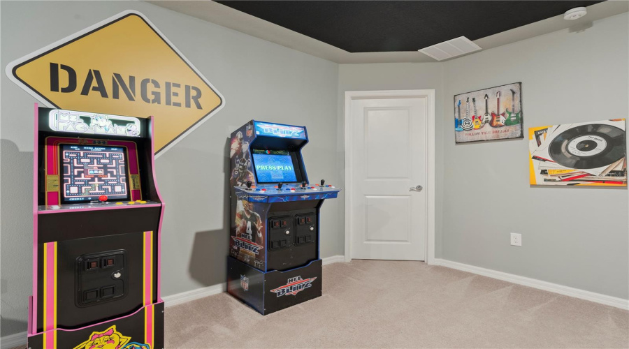 DAVENPORT, Florida 33897, 10 Bedrooms Bedrooms, ,8 BathroomsBathrooms,Residential,For Sale,LANA AVENUE,0,MFRO6290305