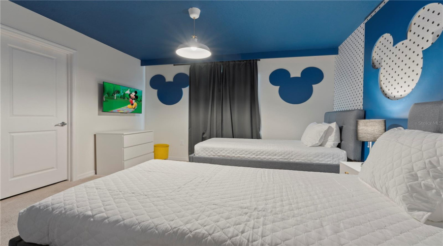 DAVENPORT, Florida 33897, 10 Bedrooms Bedrooms, ,8 BathroomsBathrooms,Residential,For Sale,LANA AVENUE,0,MFRO6290305