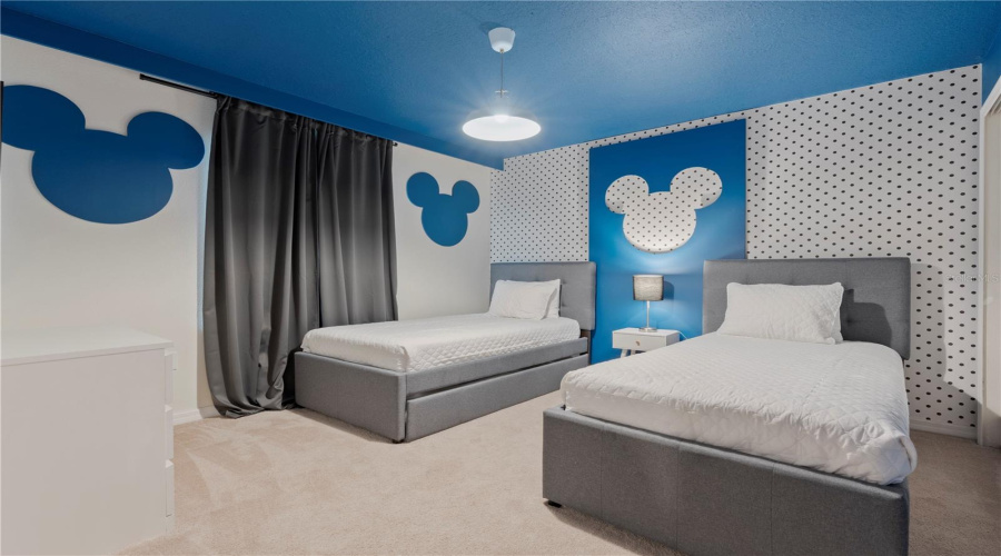 DAVENPORT, Florida 33897, 10 Bedrooms Bedrooms, ,8 BathroomsBathrooms,Residential,For Sale,LANA AVENUE,0,MFRO6290305