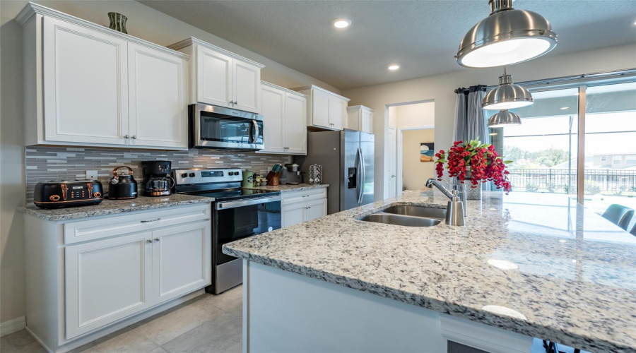 DAVENPORT, Florida 33897, 5 Bedrooms Bedrooms, ,5 BathroomsBathrooms,Residential,For Sale,LANA,0,MFRO6392126