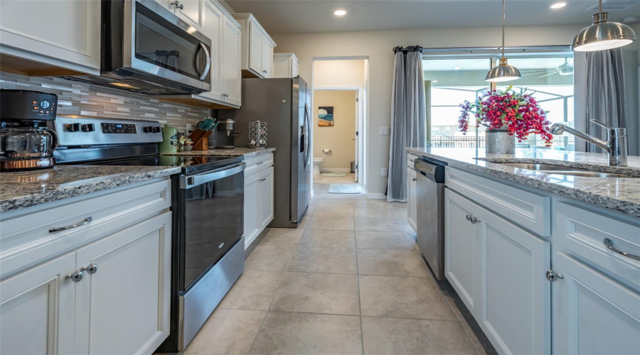 DAVENPORT, Florida 33897, 5 Bedrooms Bedrooms, ,5 BathroomsBathrooms,Residential,For Sale,LANA,0,MFRO6392126