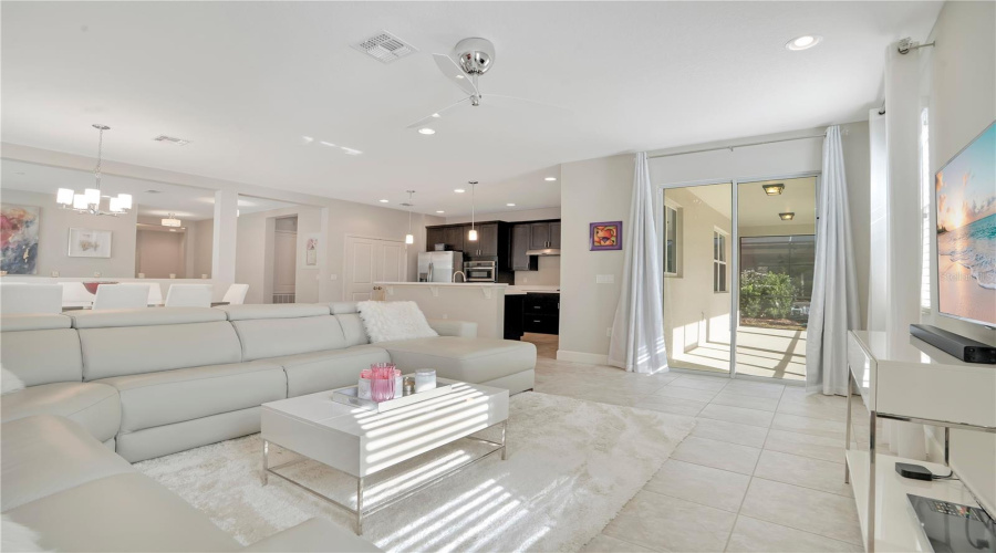 ORLANDO, Florida 32836, 3 Bedrooms Bedrooms, ,2 BathroomsBathrooms,Residential,For Sale,CHATEAUBRIAND,0,MFRO6390509