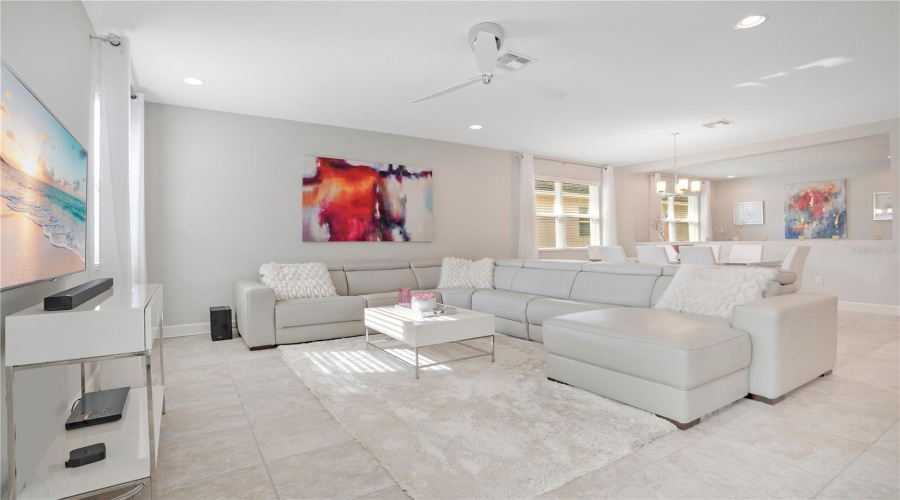 ORLANDO, Florida 32836, 3 Bedrooms Bedrooms, ,2 BathroomsBathrooms,Residential,For Sale,CHATEAUBRIAND,0,MFRO6390509