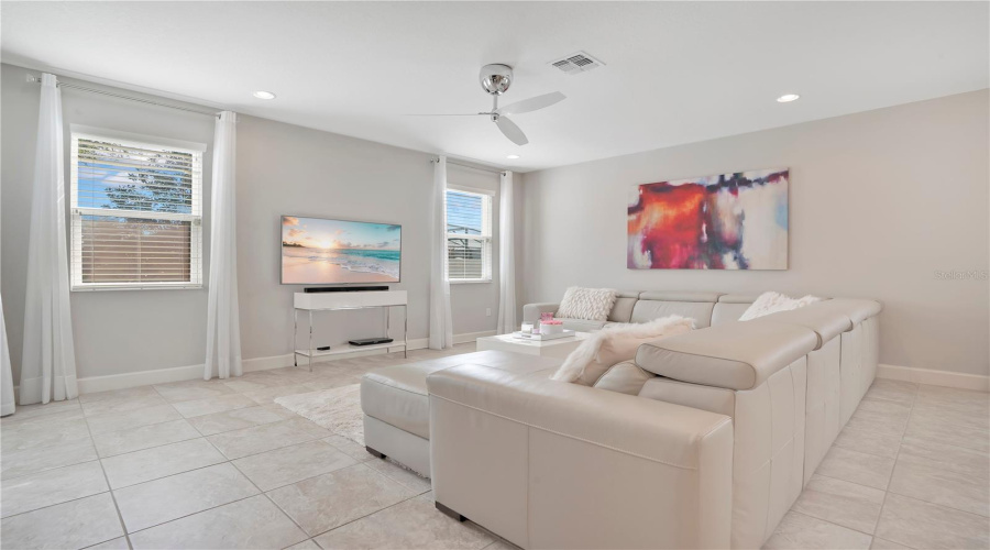 ORLANDO, Florida 32836, 3 Bedrooms Bedrooms, ,2 BathroomsBathrooms,Residential,For Sale,CHATEAUBRIAND,0,MFRO6390509