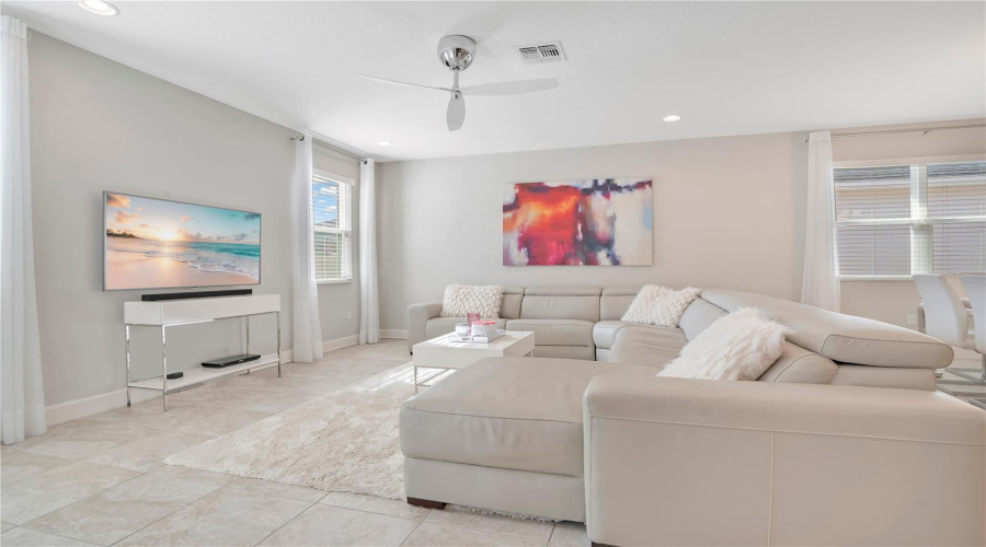 ORLANDO, Florida 32836, 3 Bedrooms Bedrooms, ,2 BathroomsBathrooms,Residential,For Sale,CHATEAUBRIAND,0,MFRO6390509