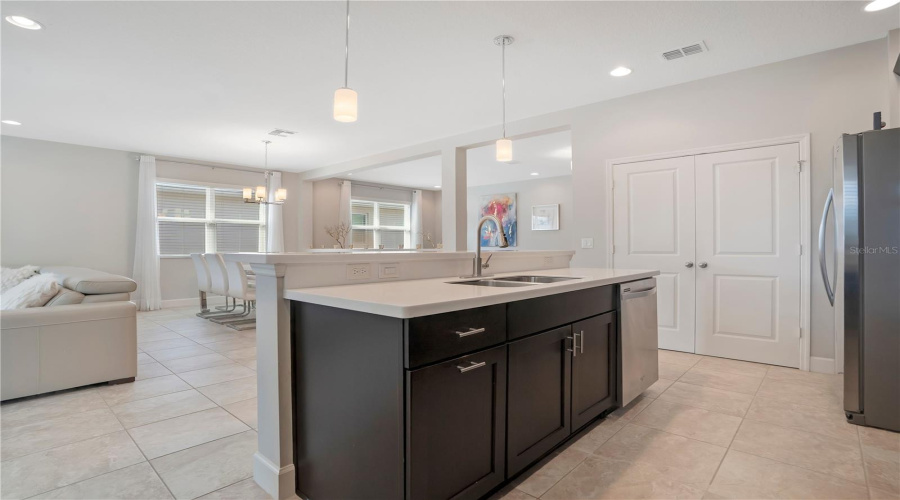 ORLANDO, Florida 32836, 3 Bedrooms Bedrooms, ,2 BathroomsBathrooms,Residential,For Sale,CHATEAUBRIAND,0,MFRO6390509