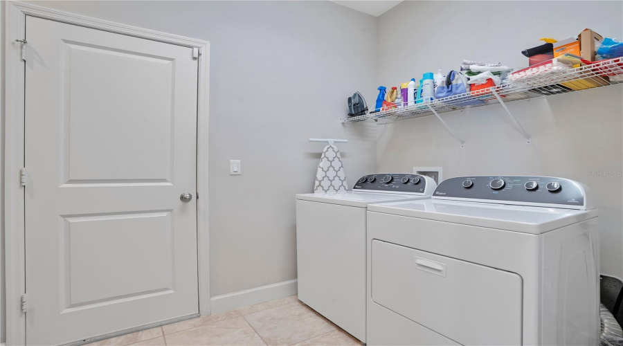 ORLANDO, Florida 32836, 3 Bedrooms Bedrooms, ,2 BathroomsBathrooms,Residential,For Sale,CHATEAUBRIAND,0,MFRO6390509