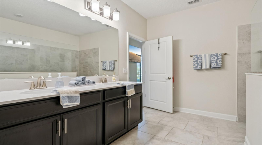 DAVENPORT, Florida 33896, 4 Bedrooms Bedrooms, ,3 BathroomsBathrooms,Residential,For Sale,CROQUET,0,MFRS5146176