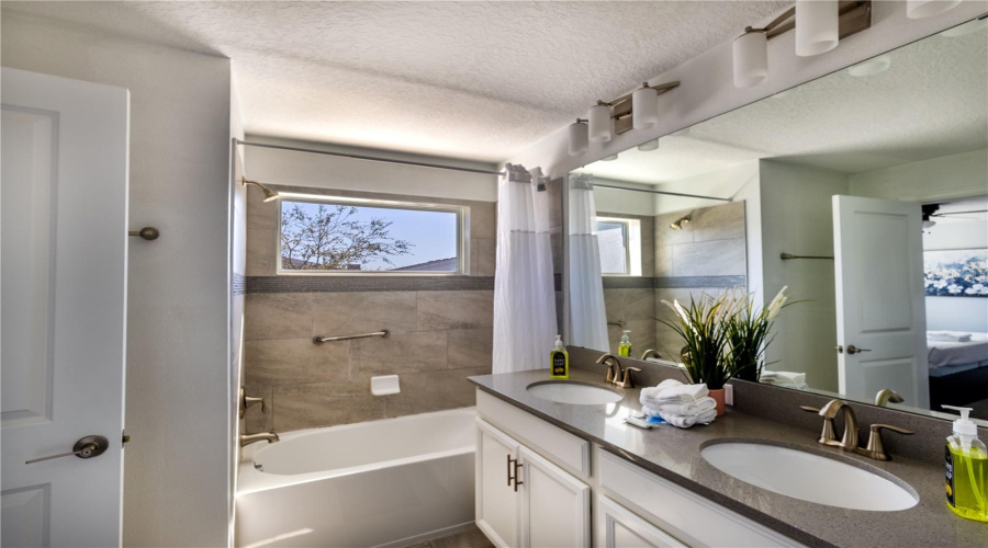 DAVENPORT, Florida 33896, 4 Bedrooms Bedrooms, ,3 BathroomsBathrooms,Residential,For Sale,PEBBLE BEACH,0,MFRO6387842