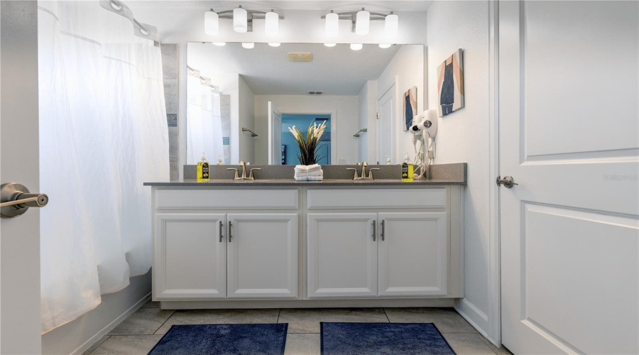 DAVENPORT, Florida 33896, 4 Bedrooms Bedrooms, ,3 BathroomsBathrooms,Residential,For Sale,PEBBLE BEACH,0,MFRO6387842