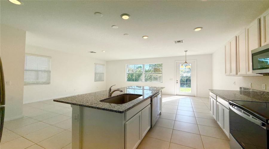 DAVENPORT, Florida 33896, 3 Bedrooms Bedrooms, ,2 BathroomsBathrooms,Residential,For Sale,DISCOVERY,0,MFRO6392544