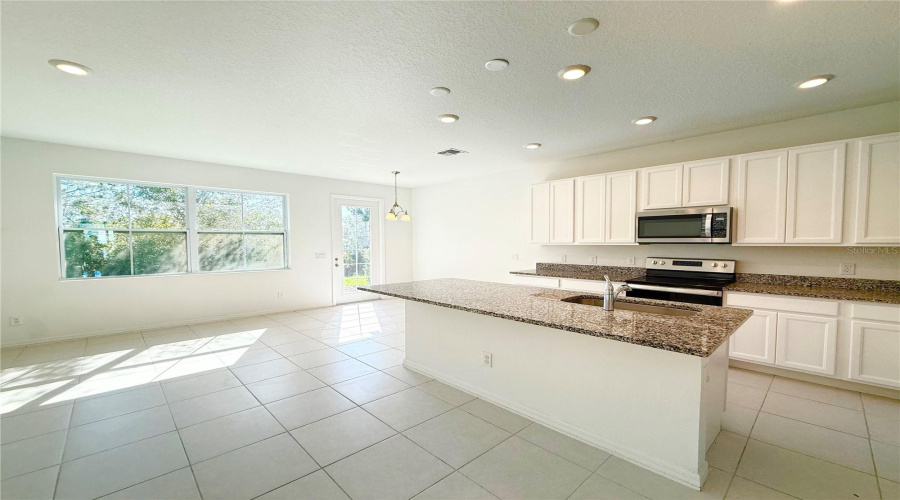 DAVENPORT, Florida 33896, 3 Bedrooms Bedrooms, ,2 BathroomsBathrooms,Residential,For Sale,DISCOVERY,0,MFRO6392544