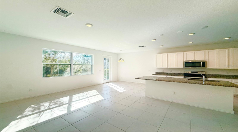 DAVENPORT, Florida 33896, 3 Bedrooms Bedrooms, ,2 BathroomsBathrooms,Residential,For Sale,DISCOVERY,0,MFRO6392544